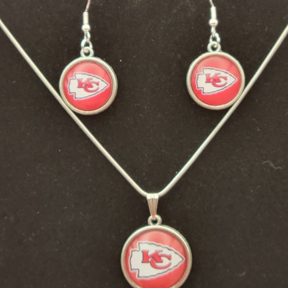 🏈BEAUTIFUL🏈 KANSAS CITY CHIEFS JEWELRY SET #2 - Picture 3 of 6